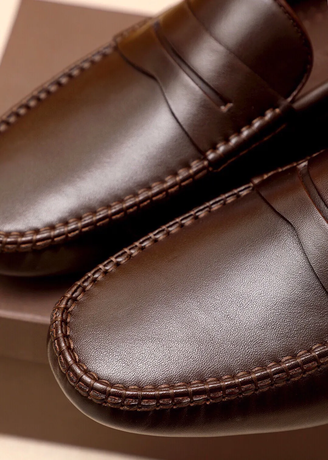 Men's Men's Shoes 💰: 460 💰💐 BV Men's Slip-on Shoes® [BOTTEGA VENETA] Official website counter new model, one-to-one mold opening ⚠Italian calfskin ➕Embossed ➕Cow 🐂 leather lining. Driving slip-ons, available at counters, sizes 38～44 (45🉑️customized)
